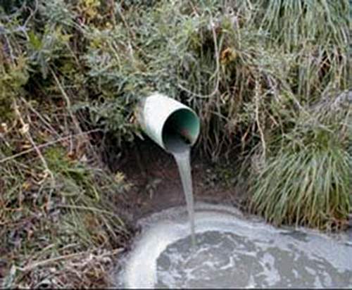 Effluent pours from a tile line draining a farm field. RICK WILSON / OHIO EPA 